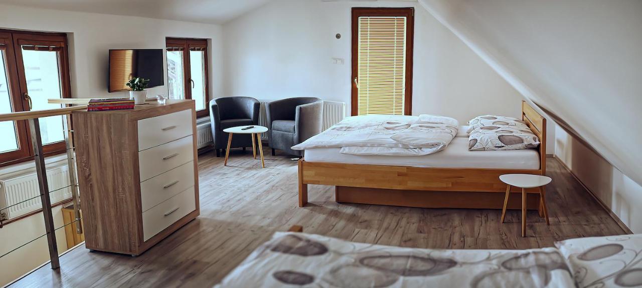 Nice Accommodation In Mikulov Exterior photo